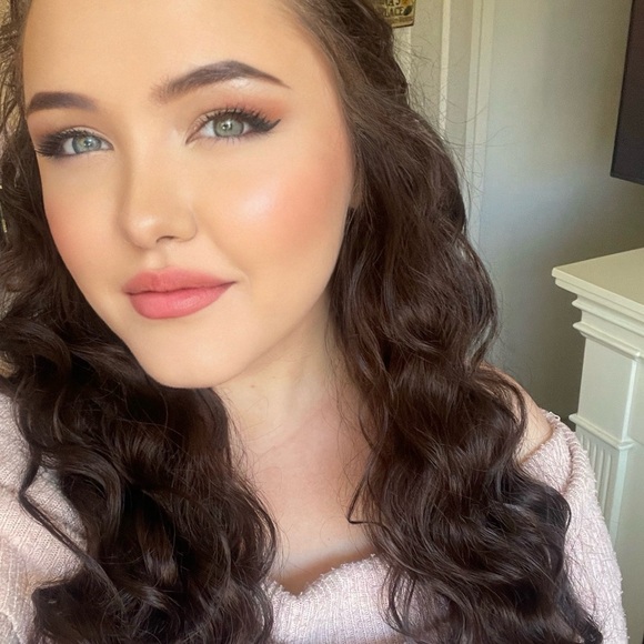 Meet your Posher, Nina - Picture 1 of 1